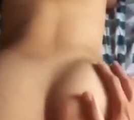 Esposa novinha de copacabana empinando o rabo e gemendo no vídeo caseiro
