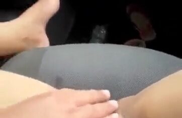 Esposa Safada Peladinha no Carro Filmando Caminhoneiros
