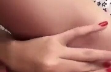 Esposinha novinha de 19 anos dando para amigo na frente do corno