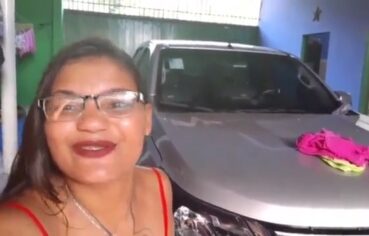 Ester safada se masturbando com consolo e levando no cu de ladinho