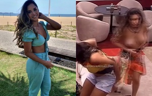 Gizelly Bicalho exibindo os peitos à vontade no quarto do líder do BBB20