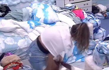 Gizelly Bicalho mostrando os peitões balançando enquanto se descuida