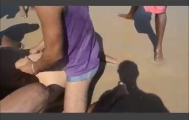 Gostosas brasileiras em orgia selvagem na praia do RJ