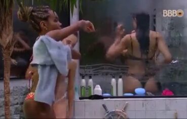 Gostosas do BBB se exibindo no banho de biquini e provocando tesão