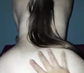 Loirinha safada chupando com tesão e sentando gostoso no pau