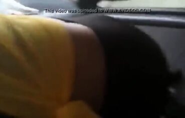 Lorraine ninfetinha chupando rola no carro até levar leite na cara