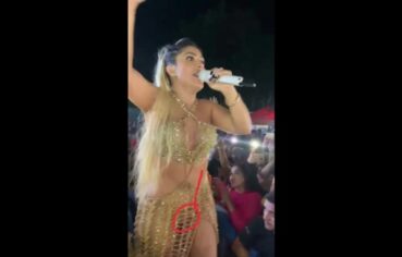 Manu Bahtidão sem calcinha fudendo no camarim após o show