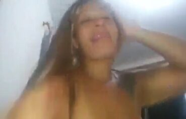 Márcia a Gostosa de Itaquatiara metendo muito de calcinha vermelha