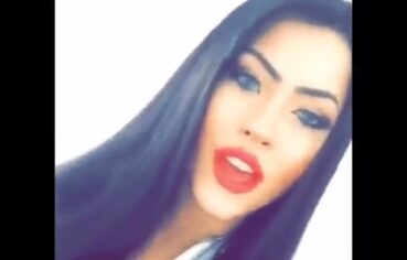 Modelo tesuda Claudia Alende cavalgando forte no pau grosso até gozar alto