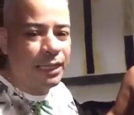 Monique Lopes pelada ao lado de putas anunciando festa hot