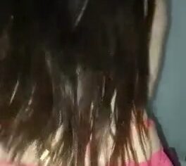 Morena deliciosa de lingerie vermelha quicando no pau de cliente de costas