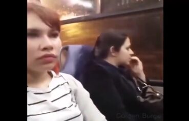 Morena gostosa molhando a buceta ao ver um pau enorme