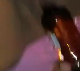 Morena safada rebolando gostoso na garrafa de cerveja no cabaré