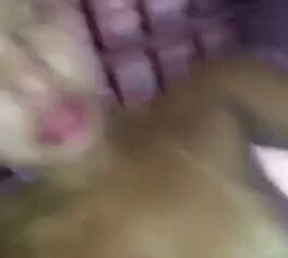 Morena tesuda sentando gostoso na rola do namorado e gemendo alto