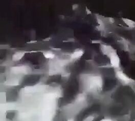 Mulata carioca cavalgando forte no pau do amigo enquanto é filmada