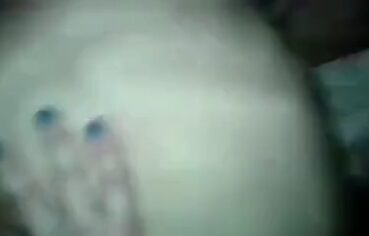 Namorada safada levando amiga para foder o namorado no vídeo caseiro