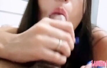 Ninfeta safada chupando com tesão até tirar todo o leite do pau