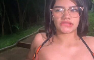 Ninfeta safada sentando forte no parque até gozar gostoso