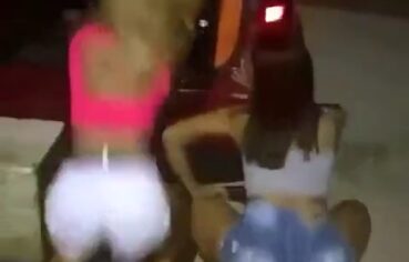 Ninfetas tesudas rebolando no carro ao som de funk e gemendo alto