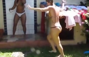 Ninfetinhas safadas fazendo putaria na casa do patrão
