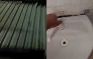 Novinha safada cavalgando forte no pau do namorado até gozar alto