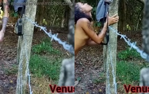 Novinha safada dando o melhor boquete e sentando com vontade ao ar livre