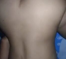 Novinha safada de quatro levando rola grossa no vídeo caseiro
