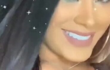 Pocah morena safada rebolando gostoso e se exibindo nua no BBB21