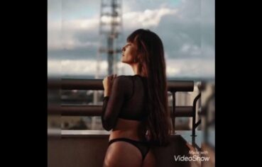 Thaís Braz quase mostra os peitos enquanto fica molhadinha no BBB21