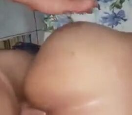 Beatriz Morena Novinha Gostosinha Ficou de Quatro Pro Malandro Meter a Rola em Seu cu no Pelo e Deixou Ele Filmar o Anal