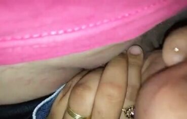 Beatriz Novinha Safada Surpreende no Carro com Boquete Espetacular