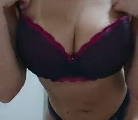 Casada peituda mamando gostoso e levando rola forte de quatro na cama