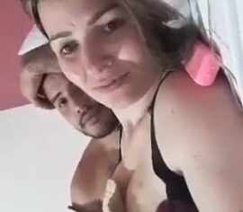 Casal exibicionista grava safadezas ao vivo no Periscope