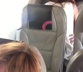 Casal Flagrado Transando em Voo com Poucos Passageiros