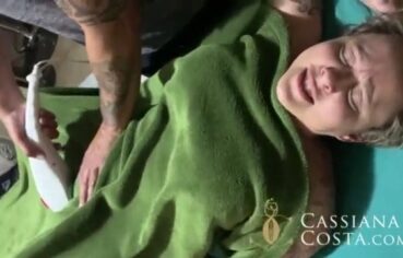 Cassiana casada quicando gostoso no pau do amante com vibrador no cuzinho