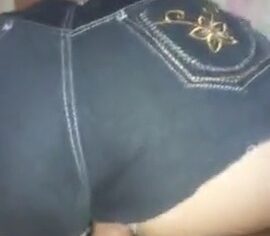 Daiane amadora de rabo grande levando rola com força de quatro