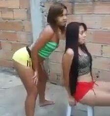 Duas ninfetas faveladas se pegando gostoso no vídeo amador vazado