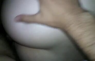 Esposa safada de Curitiba dando o cu com tesão enquanto o marido grava