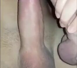 Esposa safada mamando o marido corno e o amante ao mesmo tempo