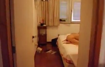 Esposinha devassa chupando e cavalgando com tesão no motel