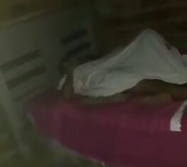Filha Flagra Mãe Transando Bêbada e Grava Toda a Putaria