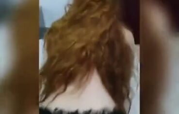 Gabi Ruivinha de Alvorada Fica Peladinha e Recebe Pirocada do Parceiro