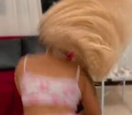 Kaylanne Reis exibe sua raba imensa de pijama