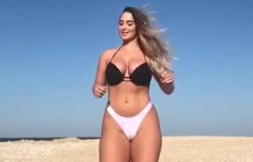 Krissy Taylor Exibe sua Bunda Gigante Enquanto Corre na Praia