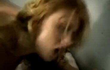 Loira gostosa cavalgando com força no vídeo de sexo nacional