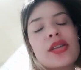 Loira safada rabuda gemendo alto enquanto é comida pelo aluno roludo