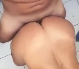 Loirinha Paulista geme alto sendo comida de quatro na cama