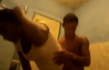 Malandro Carioca Convence Namorada a Chamar Amiga Gostosa Para Porno Caseiro