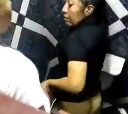 Mexicana Safada Procurando Foda no Banheiro do Bar