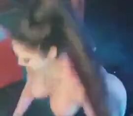 Mexicanas Safadas Apresentam Show Erótico e São Comidas no Palco